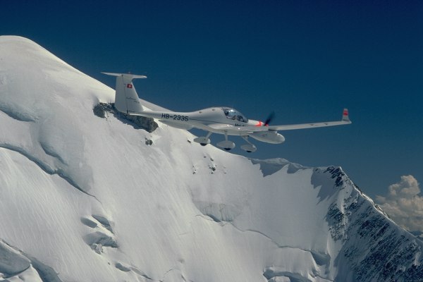 HB-2335 vor Mont Blanc