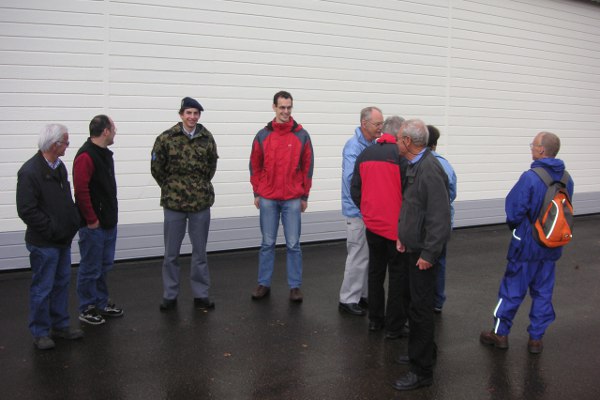 VAKW Gruppe vor dem
Hangar Hausen am Albis