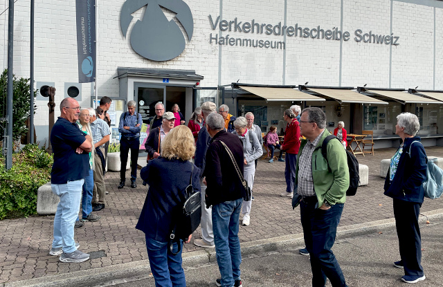 Vor dem Hafenmuseum in Basel