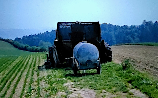 Antenne als Traktor getarnt